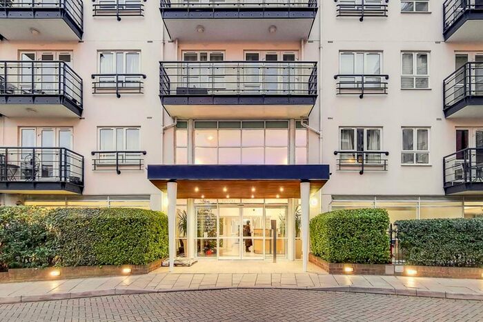 2 Bedroom Flat To Rent In Royal Quarter, Kingston, Kingston Upon Thames, KT2