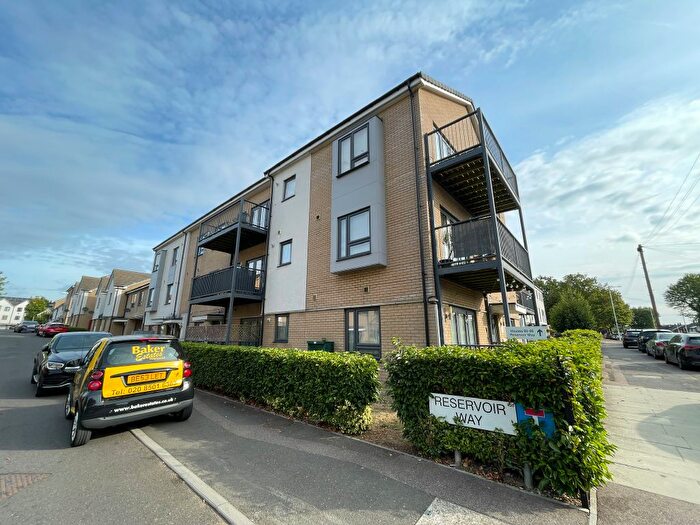 2 Bedroom Flat To Rent In Reservoir Way, Hainault, IG6