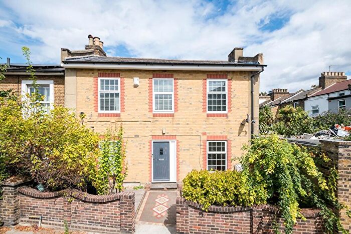 2 Bedroom Flat For Sale In Cambria Road, Camberwell, SE5