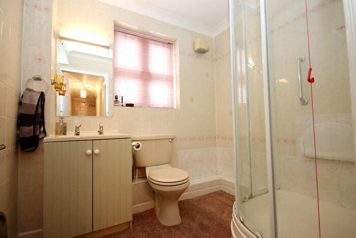 2 Bedroom Flat For Sale In Danestream Court, Milford On Sea, SO41
