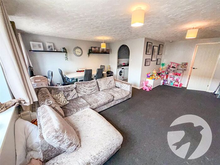2 Bedroom Flat For Sale In Parkview Road, London, SE9