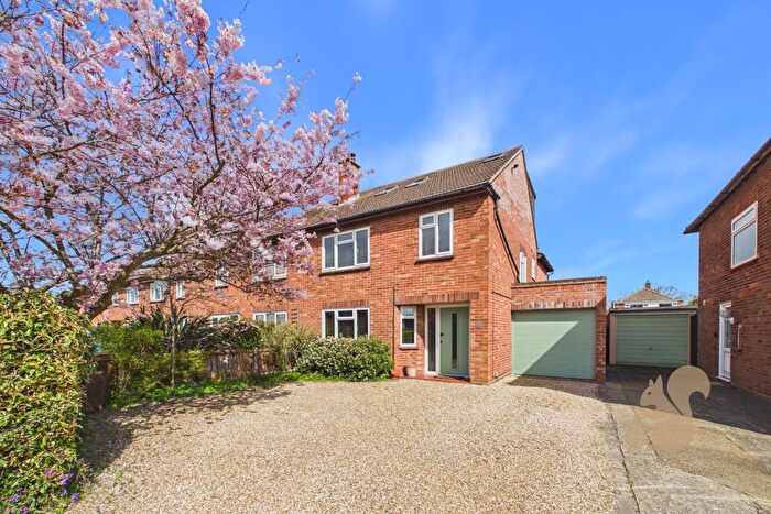 5 Bedroom Semi-detached House For Sale In Crome Close, Colchester, CO3