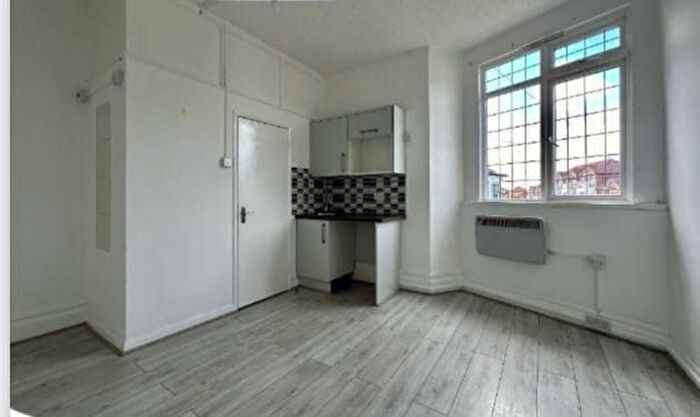 Studio To Rent In Palmeira Avenue, Westcliff-On-Sea, SS0
