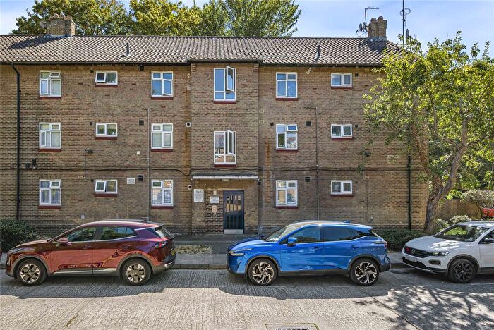 2 Bedroom Flat For Sale In John Newton Court, Welling, Kent, DA16