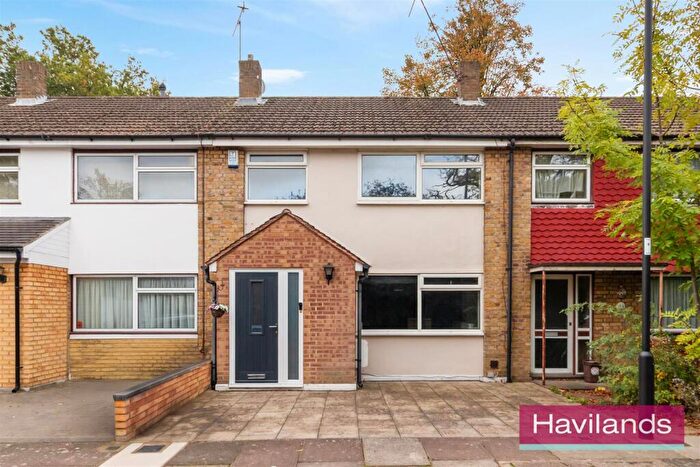 3 Bedroom Terraced House For Sale In Hydefield Close, London, N21