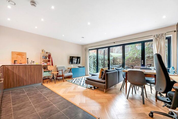 1 Bedroom Flat To Rent In Barn Street, London, N16