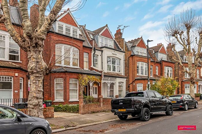 4 Bedroom Terraced House For Sale In Kings Avenue, London, N10
