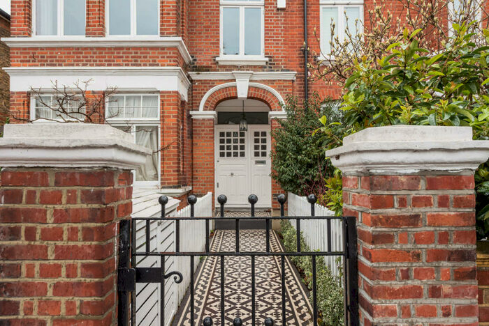 4 Bedroom Apartment To Rent In Westmoreland Road, Barnes, SW13