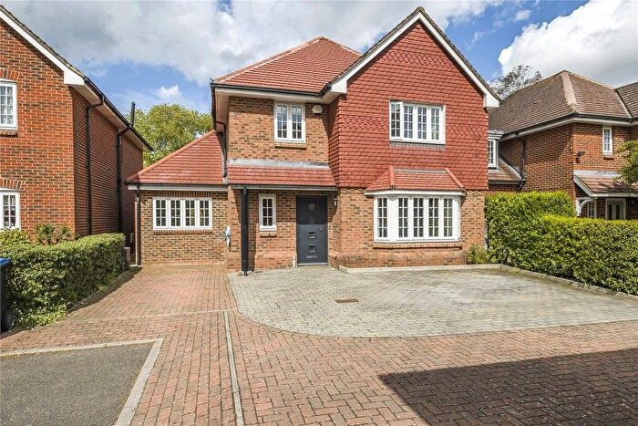 4 Bedroom Detached House To Rent In Chertsey, Surrey, KT16
