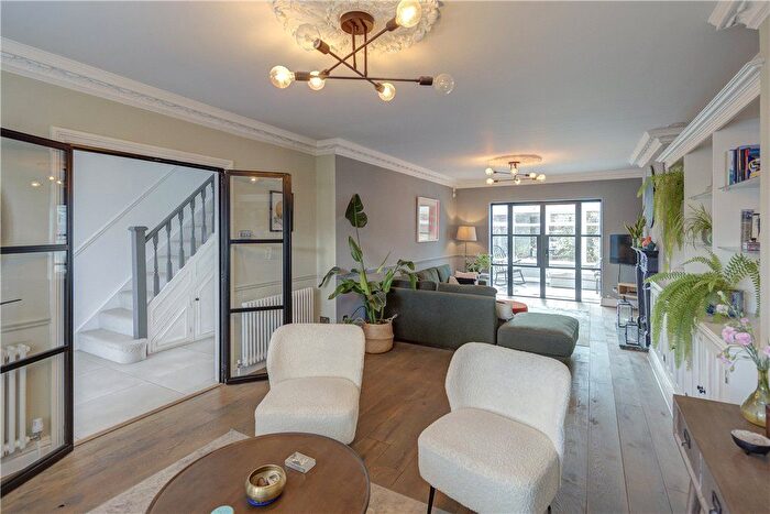 5 Bedroom Semi-Detached House For Sale In Robin Hood Lane, SW15