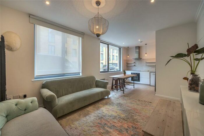 2 Bedroom Flat To Rent In Gifford Street, Islington, London, N1