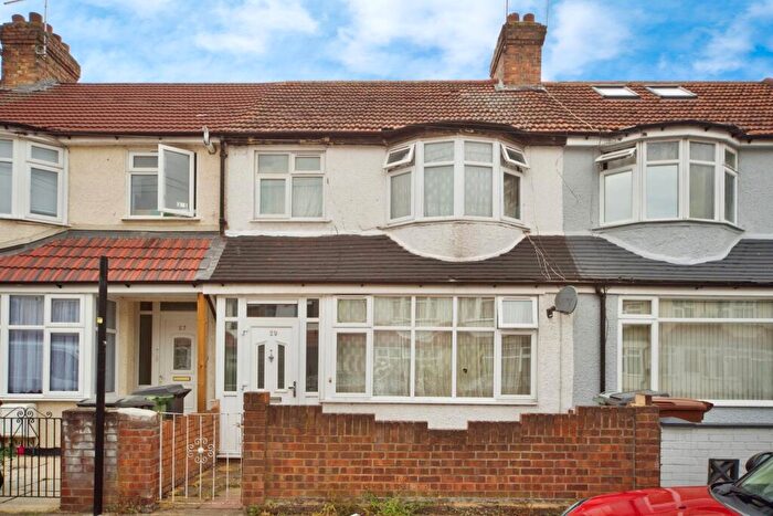 3 Bedroom Terraced House For Sale In Warwick Road, Walthamstow, E17