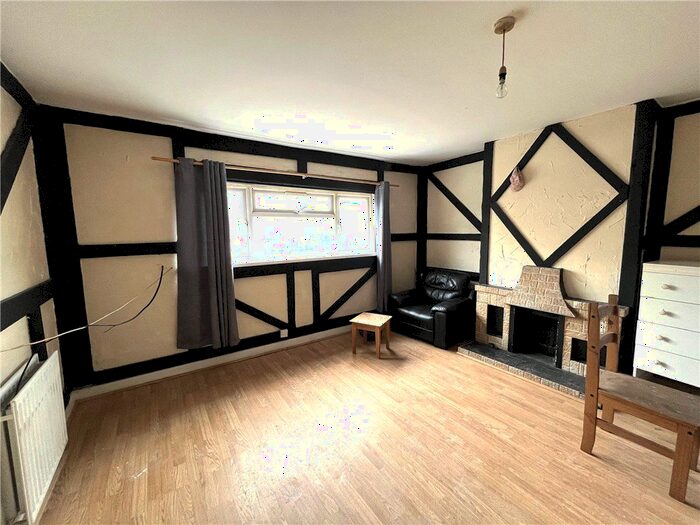 2 Bedroom Flat To Rent In Holly Parade, High Street, Feltham, TW13
