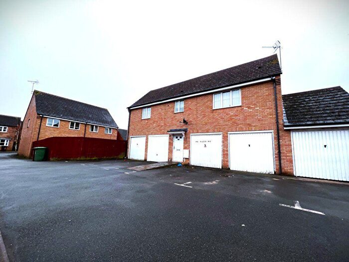 2 Bedroom Flat To Rent In Bunting Road, Corby, NN18