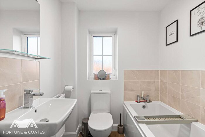 2 Bedroom Coach House For Sale In Fieldfare Way, Harlow, CM17