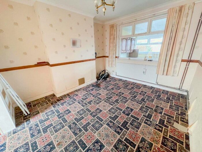 3 Bedroom SemiDetached House For Sale In Rugby Road, Binley Woods
