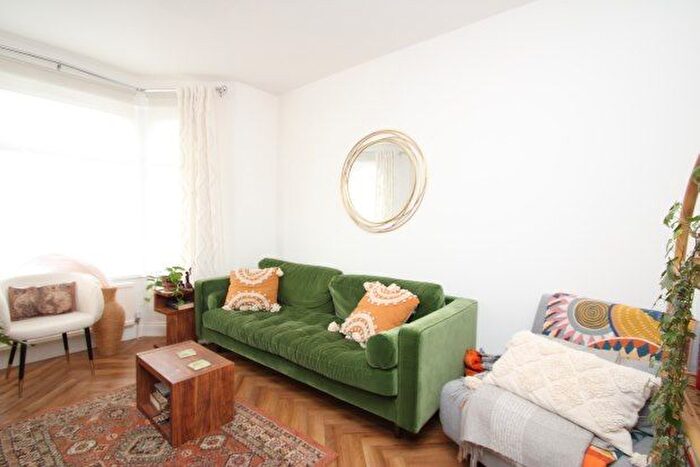 2 Bedroom Property To Rent In Davidson Road, Croydon, CR0