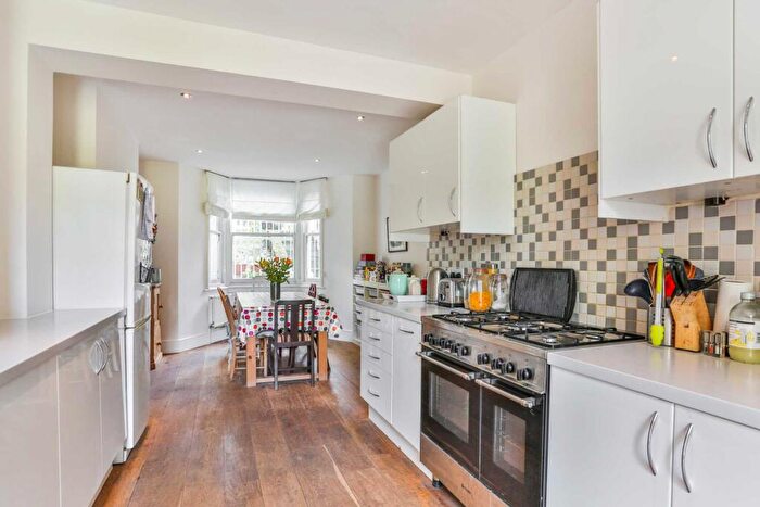 4 Bedroom House To Rent In Southwold Road, Clapton, E5
