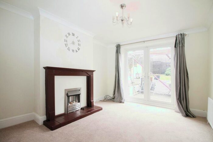 3 Bedroom Semi-Detached House To Rent In Lickless Terrace, Horsforth, Leeds, LS18