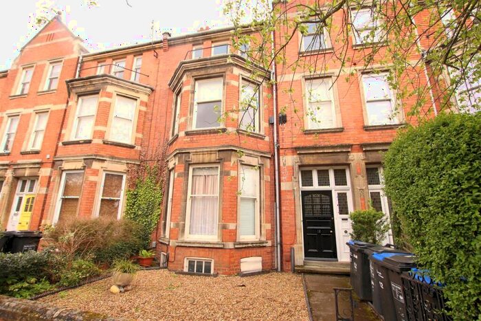 2 Bedroom Flat To Rent In The Crescent, Northampton, NN1