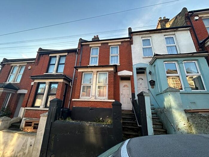 2 Bedroom Terraced House To Rent In Cecil Road, Rochester, Kent, ME1