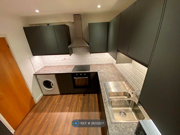 3 Bedroom Flat To Rent In Cable Street, London, E1
