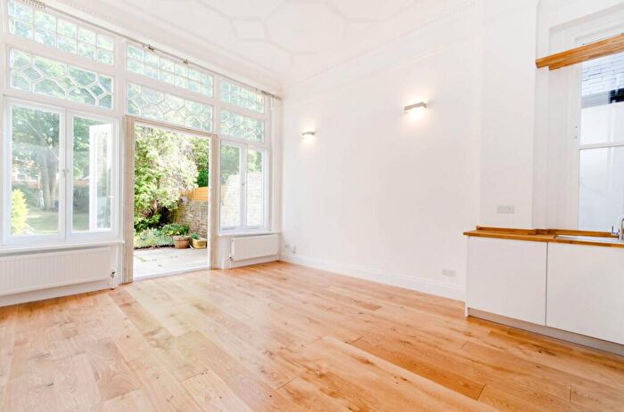1 Bedroom Flat To Rent In Woodchurch Road, West Hampstead, London, NW6