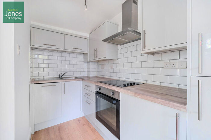 1 Bedroom Flat To Rent In Western Road, Littlehampton, West Sussex, BN17