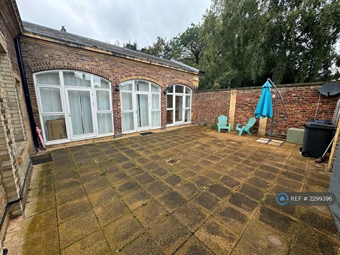 2 Bedroom Semi-Detached House To Rent In Royal Drive, London, N11