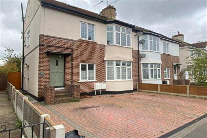 2 Bedroom Maisonette To Rent In Tudor Gardens, SS3