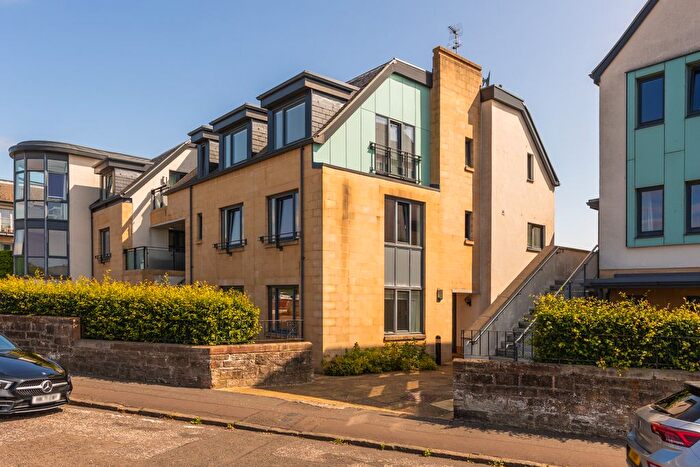 3 Bedroom Flat For Sale In / Station Road, Edinburgh, EH12