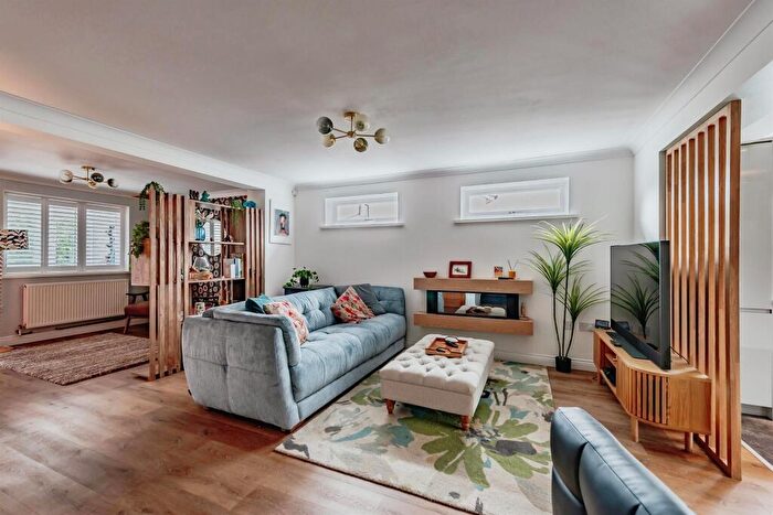 3 Bedroom Detached House For Sale In Calluna Drive, Copthorne, Crawley, RH10