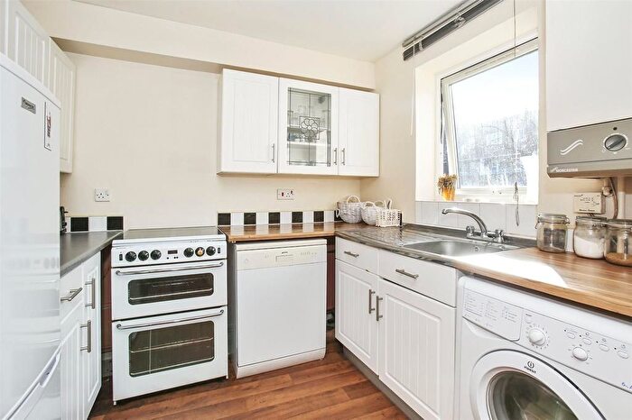 2 Bedroom Flat To Rent In Rawreth Walk, Highbury And Islington, N1