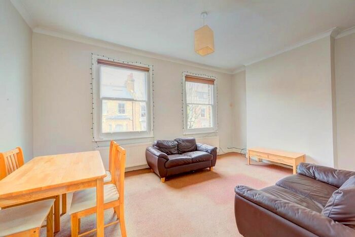 2 Bedroom Flat To Rent In Bennerley Road, London, SW11