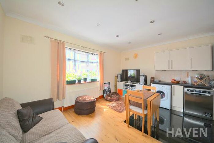 1 Bedroom Flat To Rent In Mays Lane, Barnet, EN5