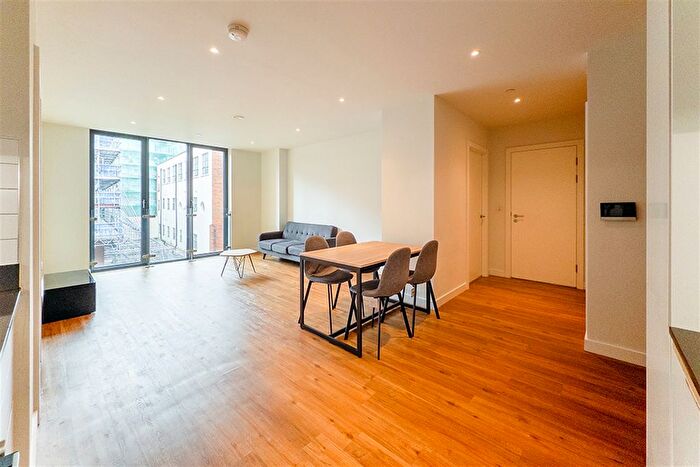 2 Bedroom Flat To Rent In Mount Yard, M4