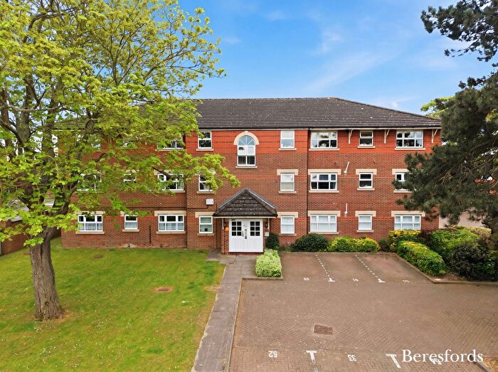 2 Bedroom Flat For Sale In Burns Close, Billericay, CM11