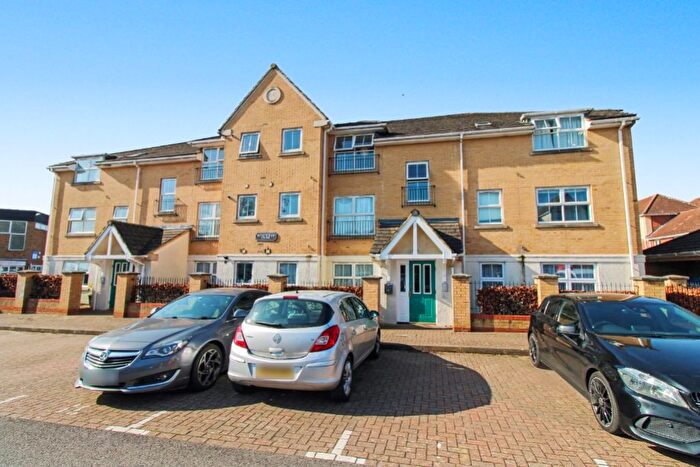 2 Bedroom Flat To Rent In Buckingham Court, Windsor Close, Farnborough, Hants, GU14