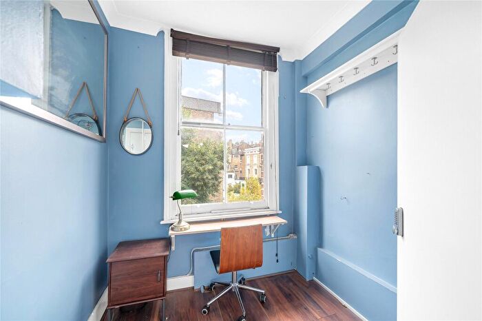 1 Bedroom Flat For Sale In Finborough Road, Earl's Court, SW10