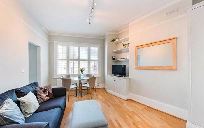 2 Bedroom Flat To Rent In Baker Street, Marylebone, London, NW1