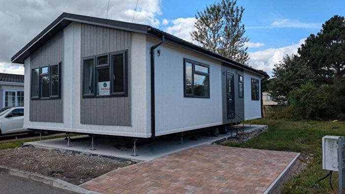 2 Bedroom Mobile/park Home For Sale In Birtley, Chester Le Street, DH2