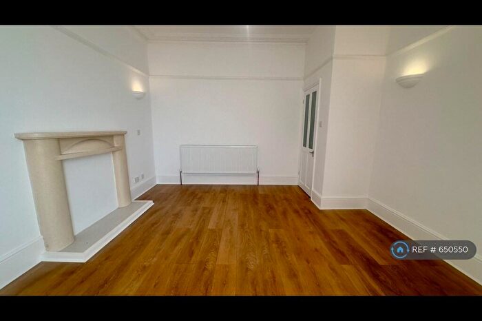 2 Bedroom Flat To Rent In Perry Hill, London, SE6