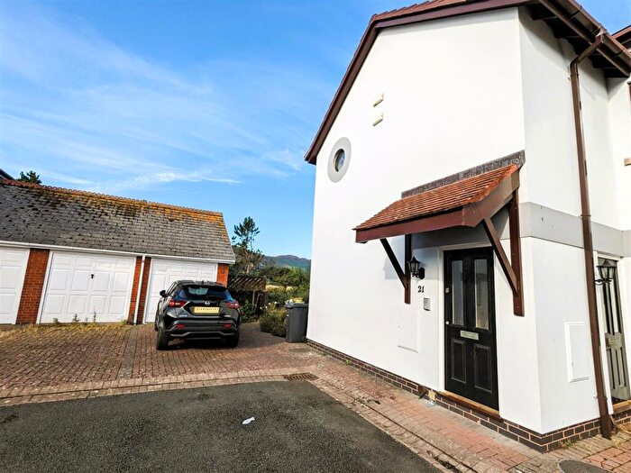 3 Bedroom Flat To Rent In Morlais, Conwy, LL32