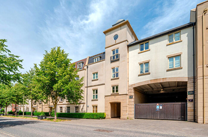 2 Bedroom Apartment For Sale In Welch Way, Witney, Oxfordshire, OX28