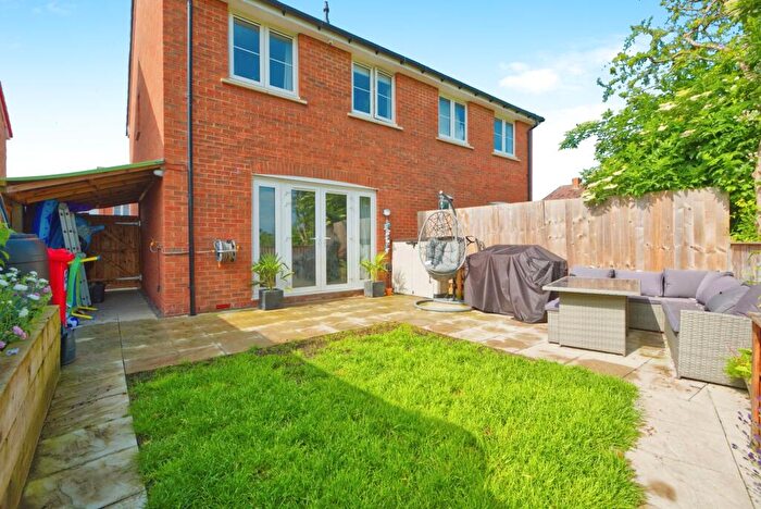 3 Bedroom Semi-Detached House For Sale In Foxlands Close, Street, Somerset, BA16