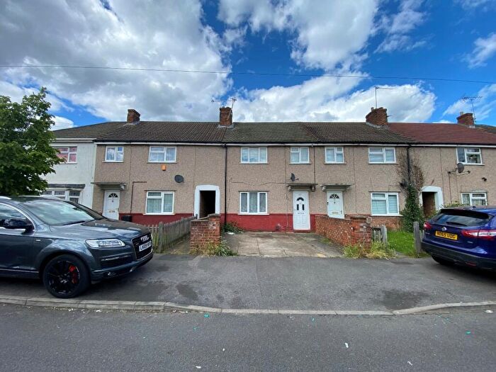 3 Bedroom Terraced House For Sale In Hazlemere Road, Slough, SL2