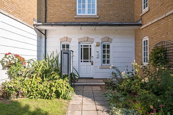 2 Bedroom Apartment To Rent In Gilbert Close, Woolwich, SE18