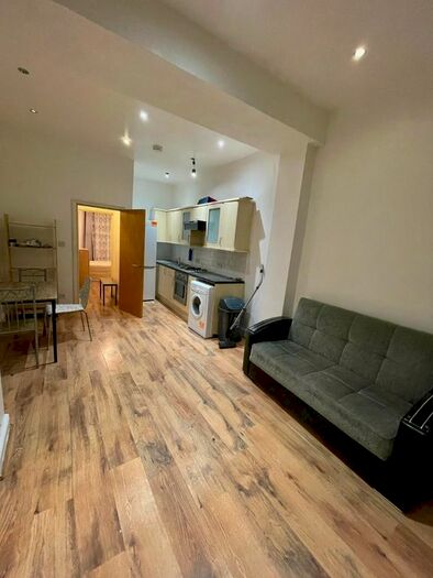 2 Bedroom Flat To Rent In Arthur Road, Holloway, London, N7