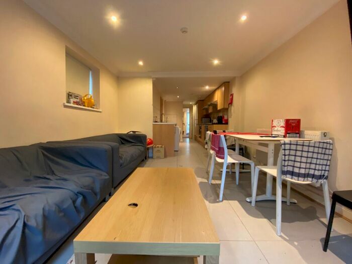 6 Bedroom Terraced House To Rent In Rhymney Street, Cathays, CF24