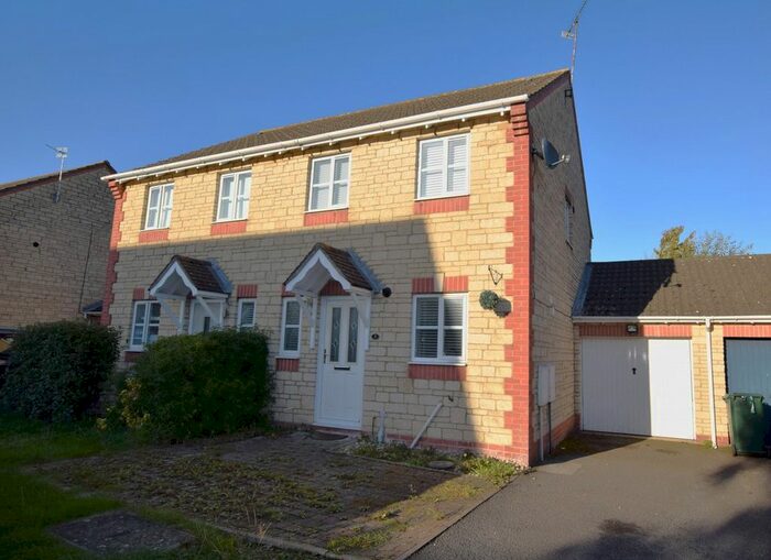 2 Bedroom Semi-Detached House To Rent In Robins Way, Bicester, Oxfordshire, OX26